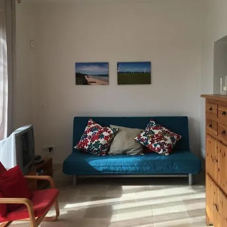 Sleeps 8 Pool Air Con Wifi